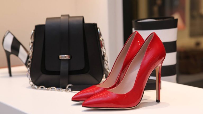 Os sapatos ideais para cada tipo de saia
