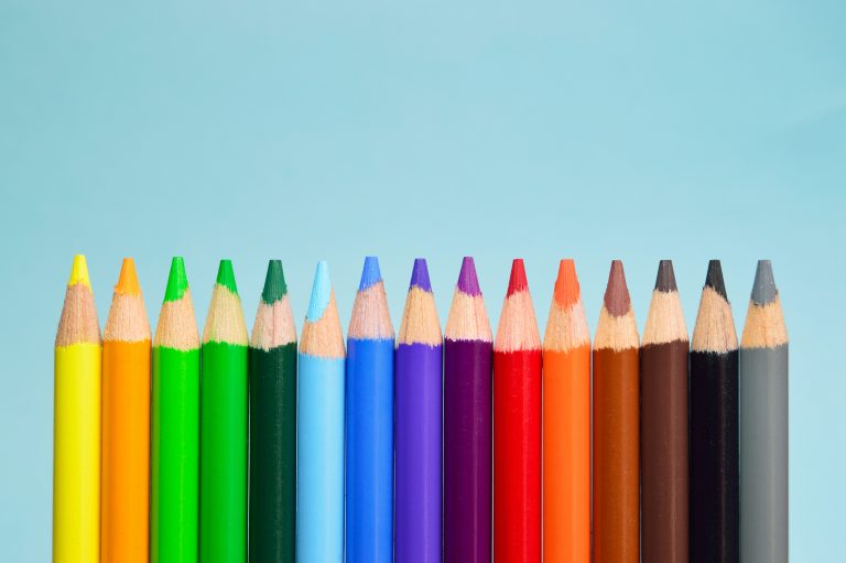 COMO ESCOLHER AS MELHORES CORES PARA O SEU APARTAMENTO
