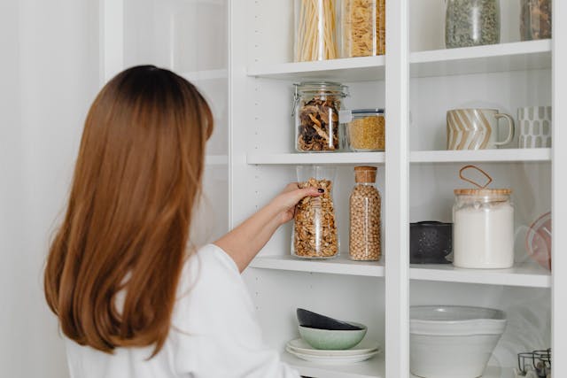 Como montar uma despensa prática e funcional em casa