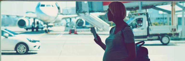 Viajar na Gravidez: Guia Completo com Regras da LATAM, GOL e Azul e o Atestado Médico Necessário